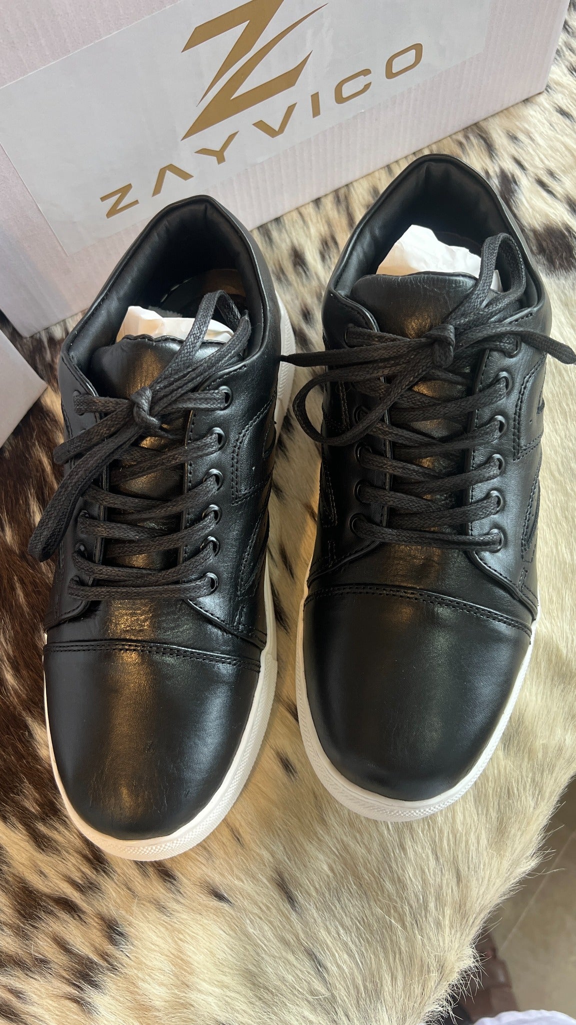Mono Court — Minimal Leather Sneaker